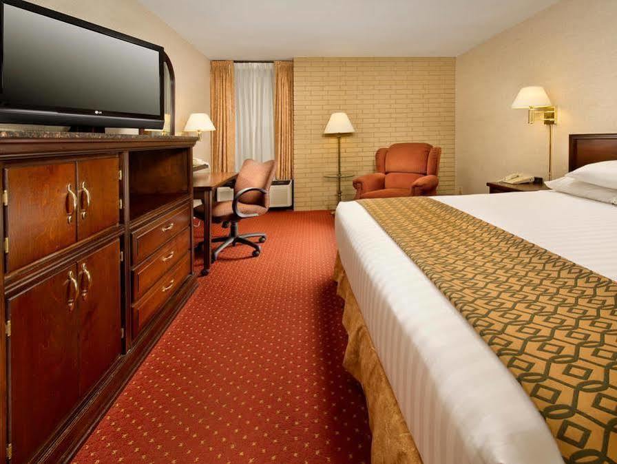 Drury Inn & Suites Charlotte University Place מראה חיצוני תמונה